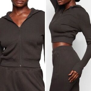 Skims Waffle Zip Up Hoodie Cropped Jacket In Brown Size Medium